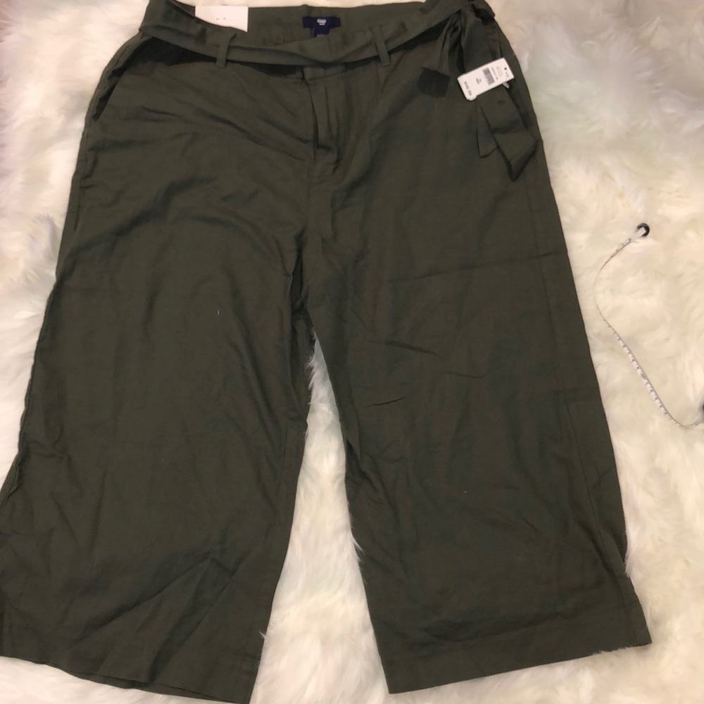 NWT Gap capris 14